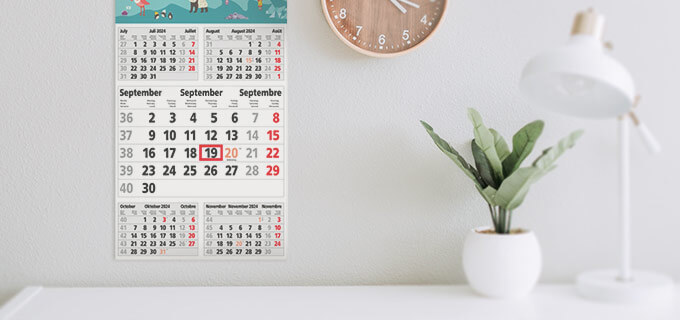 Bedruckter Werbekalender in einem Büro
